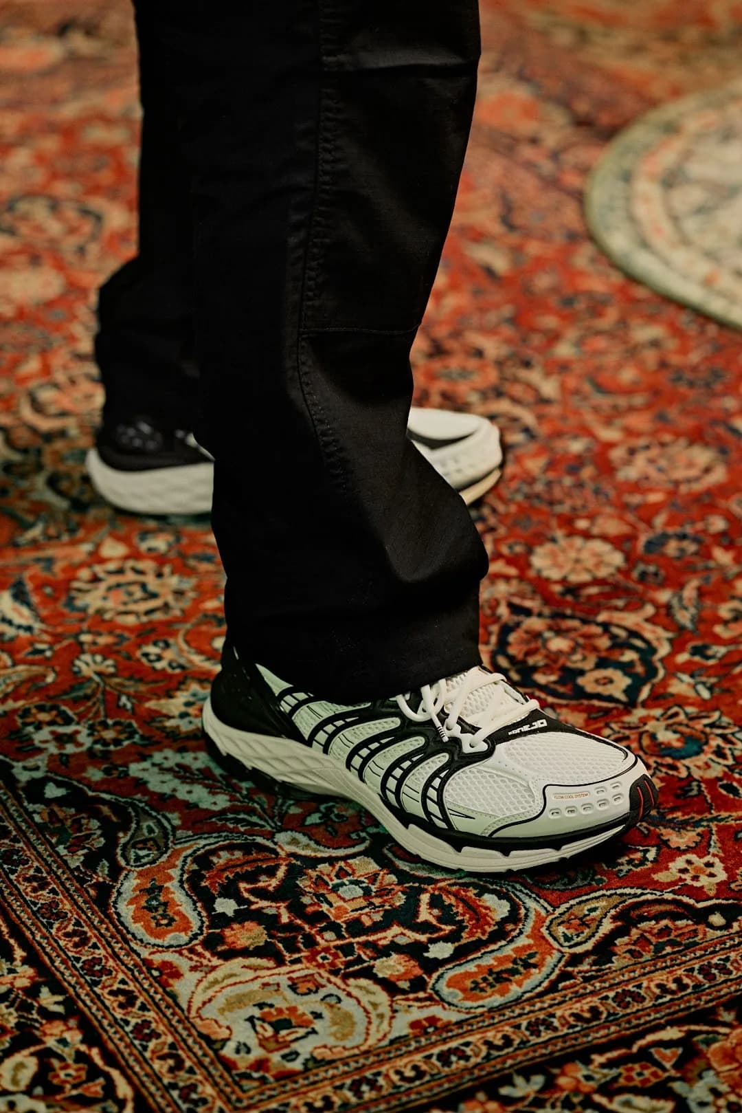Sneaker de running K-Swiss sur tapis persan