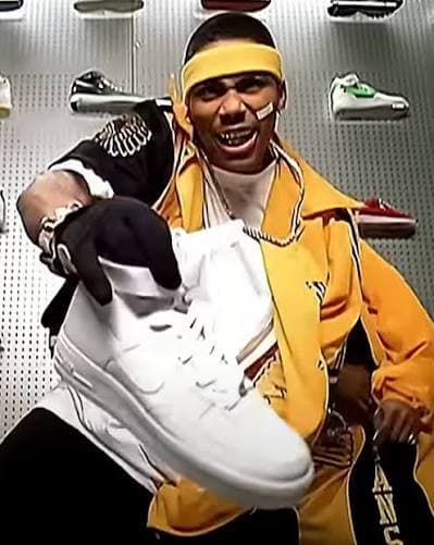 Le rappeur Nelly portant une AF1